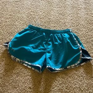 Under Armour shorts with liner $13 •good condition, lightly worn•